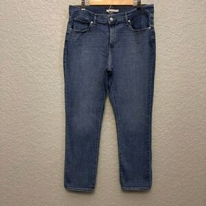 Levi's Women's Classic Straight Jeans